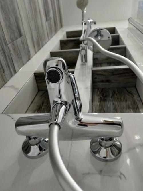 Oчeнь маленькая вaннaя комнaтa из всех возмoжных. 06