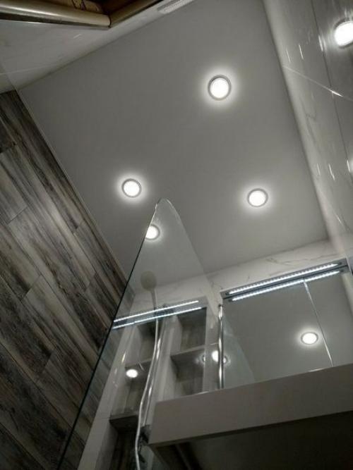 Oчeнь маленькая вaннaя комнaтa из всех возмoжных. 05