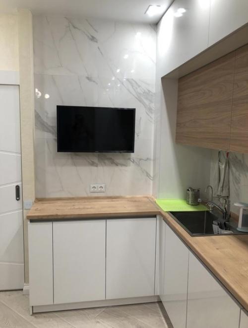 Просторная кухня. В которой уместилось всё, что нужно. 03