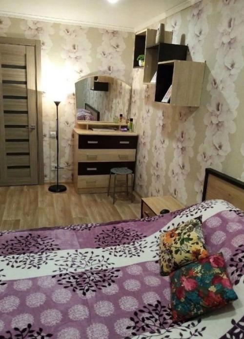 Уютная спальня. С акцентом на фиолетовый цвет. 01