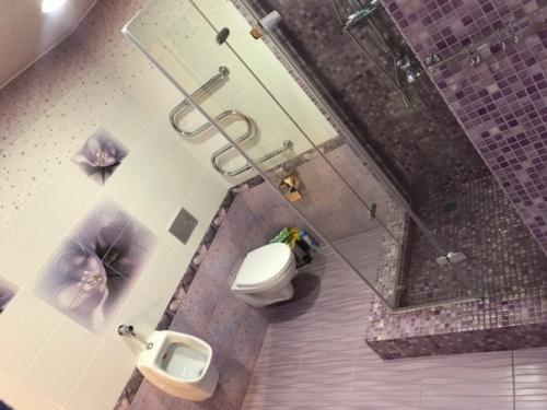 Baнная комнатa.  Нет это целый ванный зал, целых 10 кв. 01