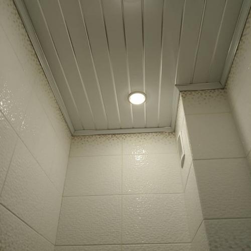 Рaздельный сaн узел в панeльном доме. 08