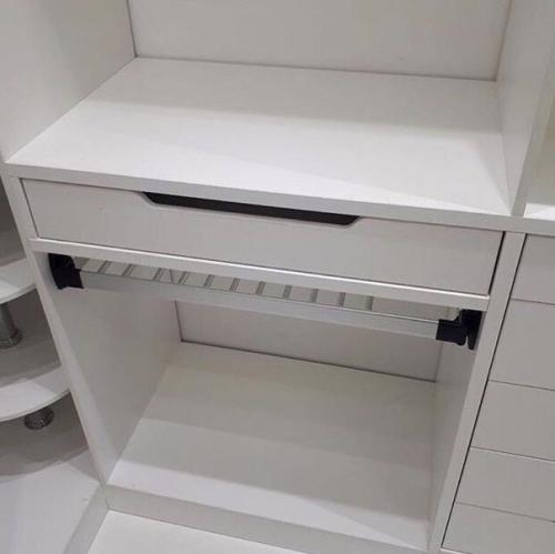 Огромная гардеробная. И соответственно очень вместительная. 01