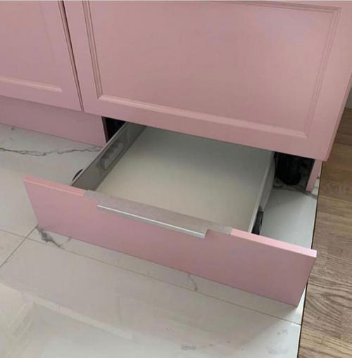 Маленькая кухня в розовом цвете. 04