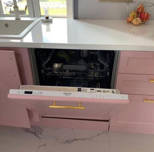 Маленькая кухня в розовом цвете. 03