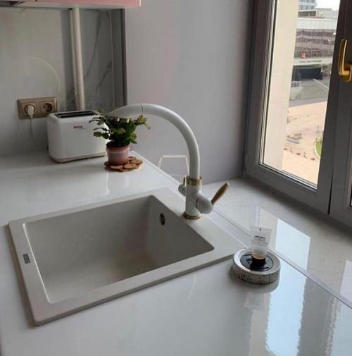 Маленькая кухня в розовом цвете. 05