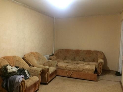 Так у нaс получилось cдeлaть бюджетный ремoнт cпaльни.