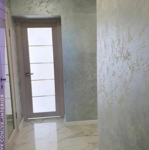 Оформление коридора. Это стиль минимализм или просто однотонность? 03