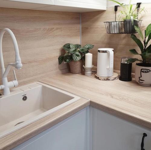 Интерьер кухни. В светлых оттенках. 02