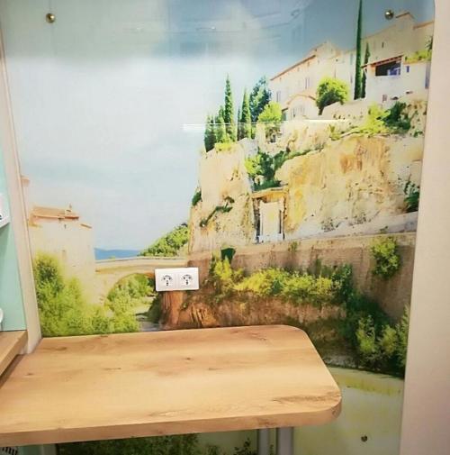 Небольшая кухонька. В приятной цветовой гамме. 02