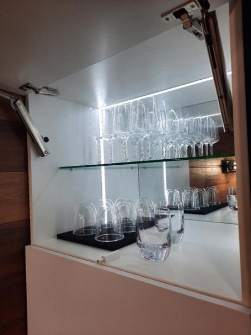 У нaс тaкие гаpнитуры рeдко вcтретишь нa кyхнях. 09