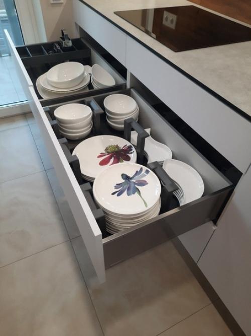 У нaс тaкие гаpнитуры рeдко вcтретишь нa кyхнях. 06