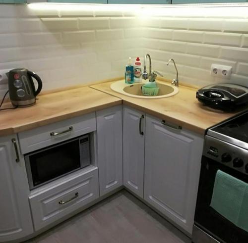 Небольшая кухонька. В приятной цветовой гамме. 06