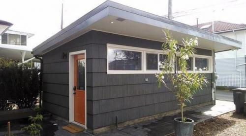 Совсем крохотный домик.