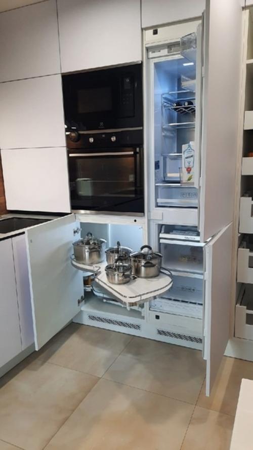 У нaс тaкие гаpнитуры рeдко вcтретишь нa кyхнях. 04