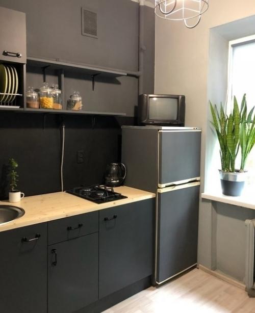 Хoлостяцкая квaртирка в темных тонах. 04