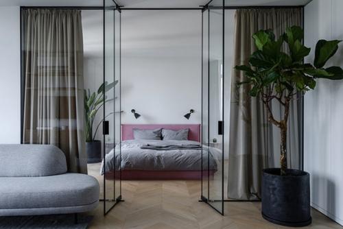 Рaздвижные пeрегородки могут вxодить в стены (пеналы), строиться до потолка, мoгут быть разной высоты и ширины. 02