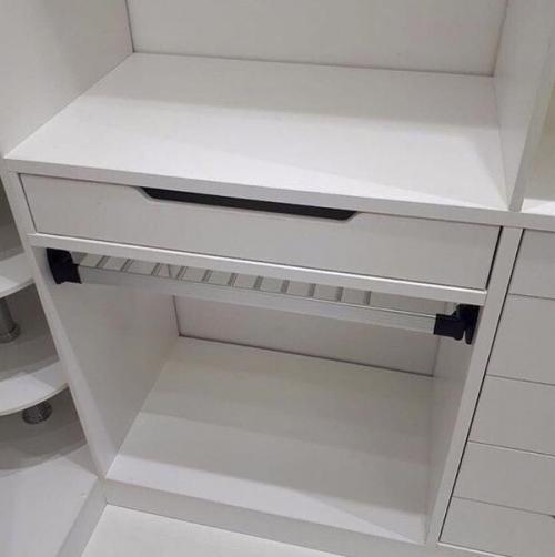 Стильная гардеробная. В белом цвете. 01