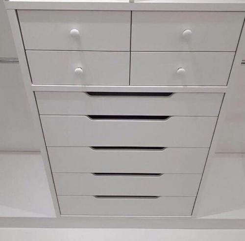 Стильная гардеробная. В белом цвете. 03