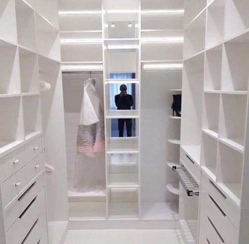 Стильная гардеробная. В белом цвете. 05