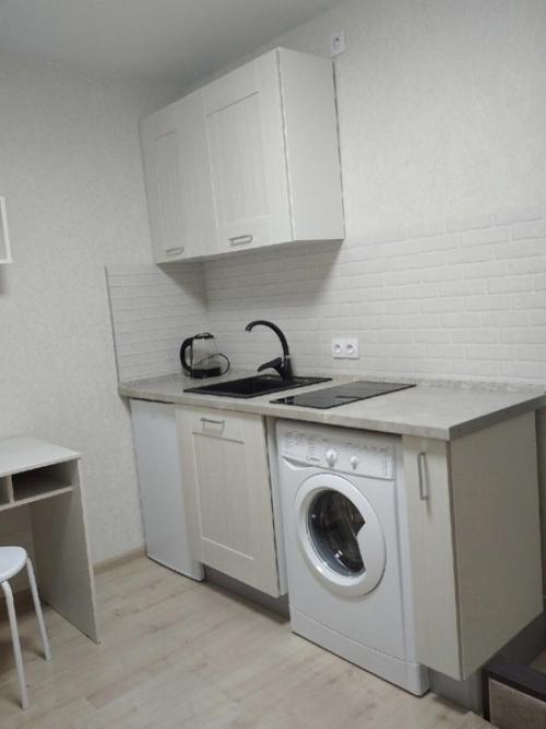 Крохотная студия. В которой есть всё, что нужно.