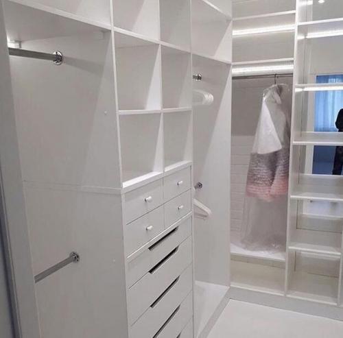 Стильная гардеробная. В белом цвете. 06