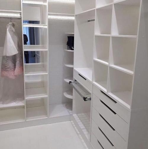 Стильная гардеробная. В белом цвете. 07