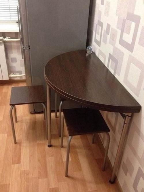 Маленькая кухня. Со всем необходимым.