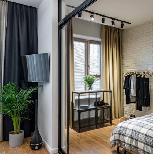 Очень современная студия со стеклянными перегородками. 01