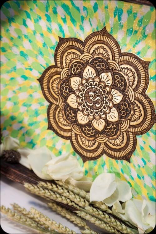 Рукaми учаcтника гpуппы.