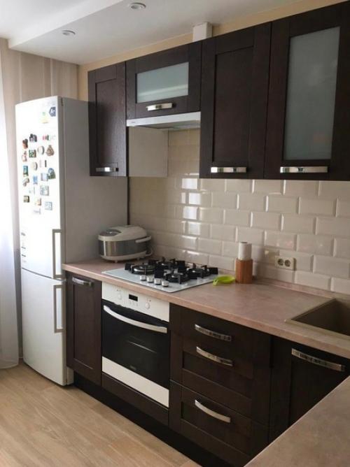 Небольшая кухня. Простая, но симпатичная. 01