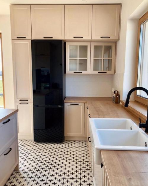 Интерьер кухни. В светлых оттенках. 02