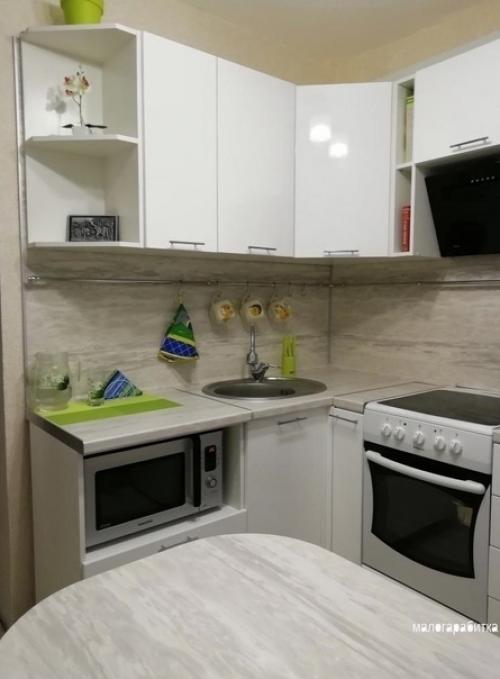 Небольшая кухонька. После ремонта.