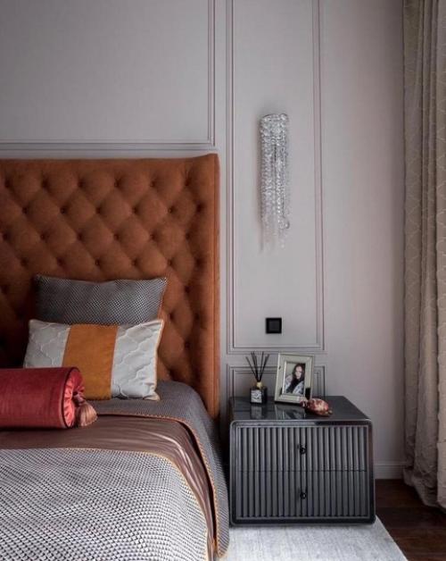 Примеры интерьера. Спальни с большой кроватью. 01