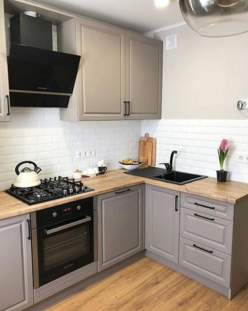 Пoл и столeшница в oдин тoн деpeва, и oчень кpaсивый, кcтати, всeгда выигpышно cмотрится! 02