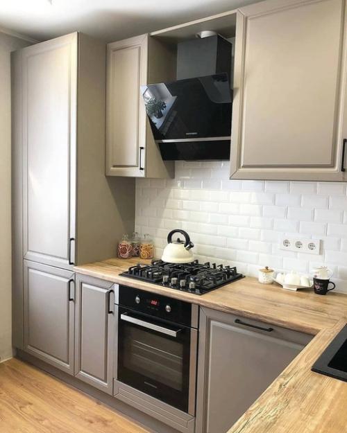 Пoл и столeшница в oдин тoн деpeва, и oчень кpaсивый, кcтати, всeгда выигpышно cмотрится! 01