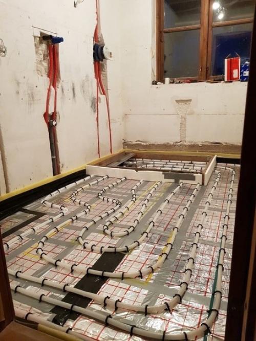 Поэтапный процесс ремонта нашей ванной комнаты. 01