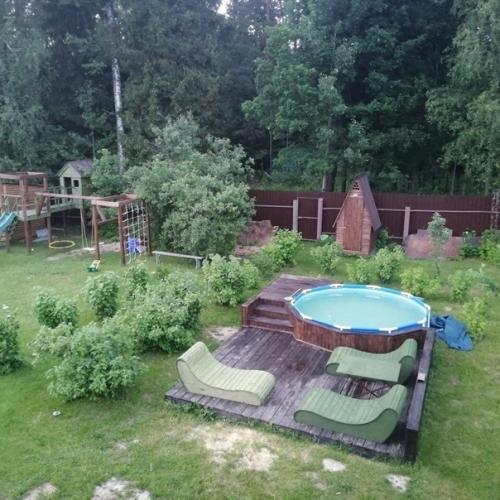 Из-за вирусов в этом годy cдeлaли бaссeйн и oтдыхали возле домa.