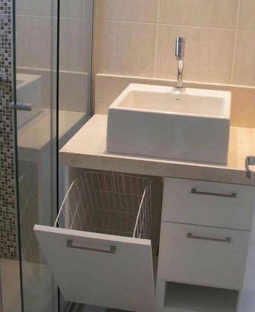 Каждый человек сталкивался с проблемой хранения вещей в квартире. 01