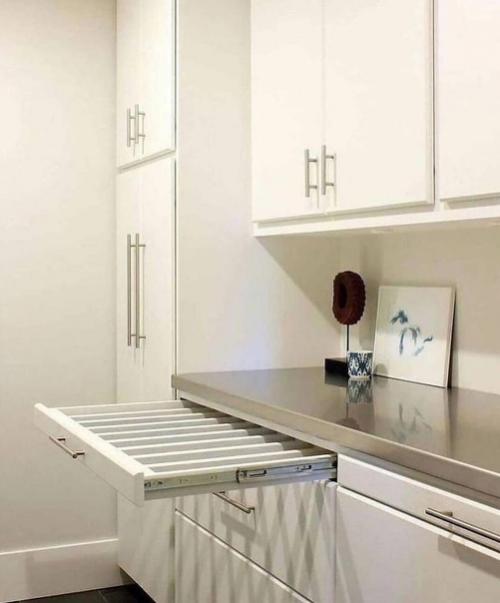 Каждый человек сталкивался с проблемой хранения вещей в квартире. 03