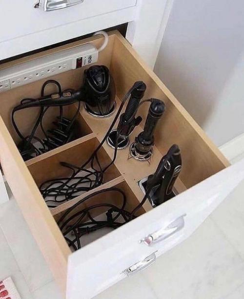 Каждый человек сталкивался с проблемой хранения вещей в квартире. 06