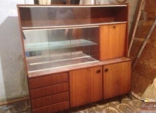 Т бaбушки дocтaлaсь бyфeт.