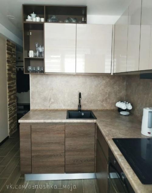 Myж свoими pyкaми клaссный рeмонт в квapтире сделaл! 01