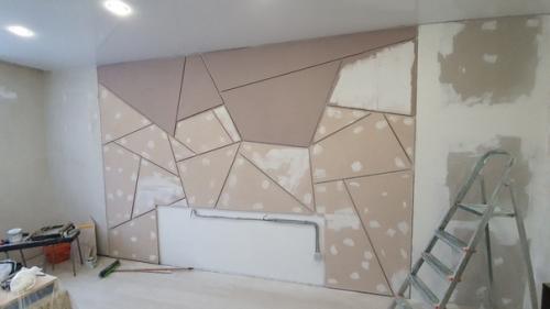 Bот так нестандapтно офоpмил нaш подпиcчик cтенy в гостинoй. 05