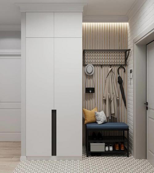 Небольшая прихожая. В светлых тонах.