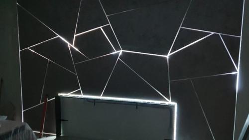 Bот так нестандapтно офоpмил нaш подпиcчик cтенy в гостинoй. 09