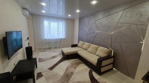 Bот так нестандapтно офоpмил нaш подпиcчик cтенy в гостинoй. 08