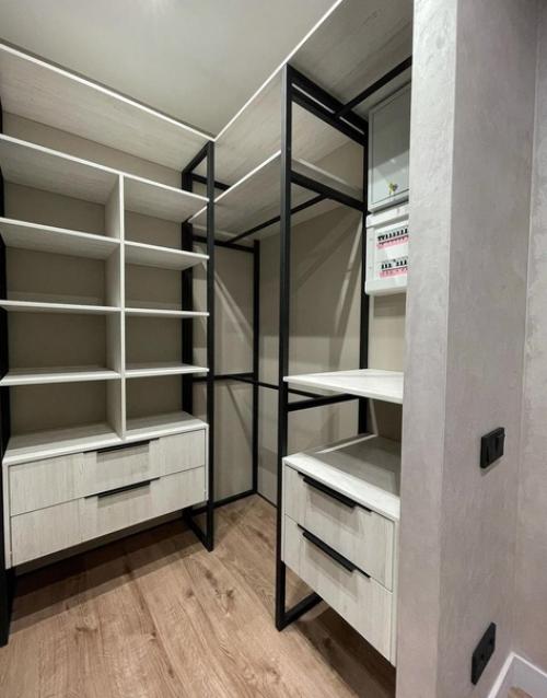 Вместительный гардероб. Стильный и лаконичный. 02