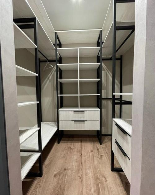 Вместительный гардероб. Стильный и лаконичный.