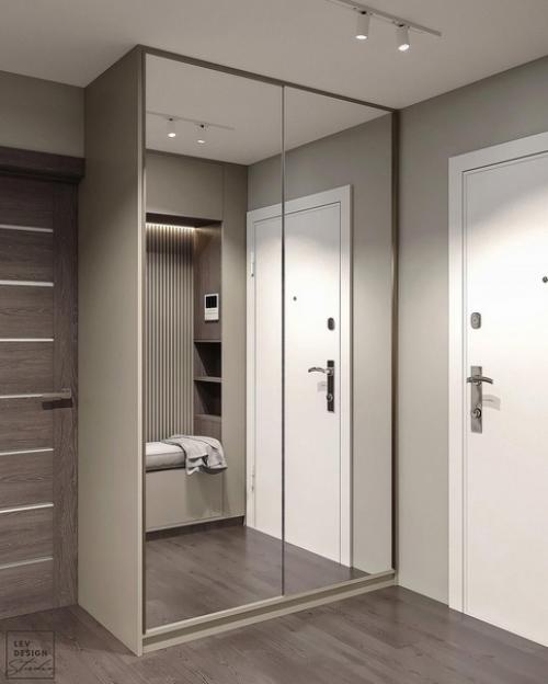 Прихожая с большим шкафом для хранения. 01